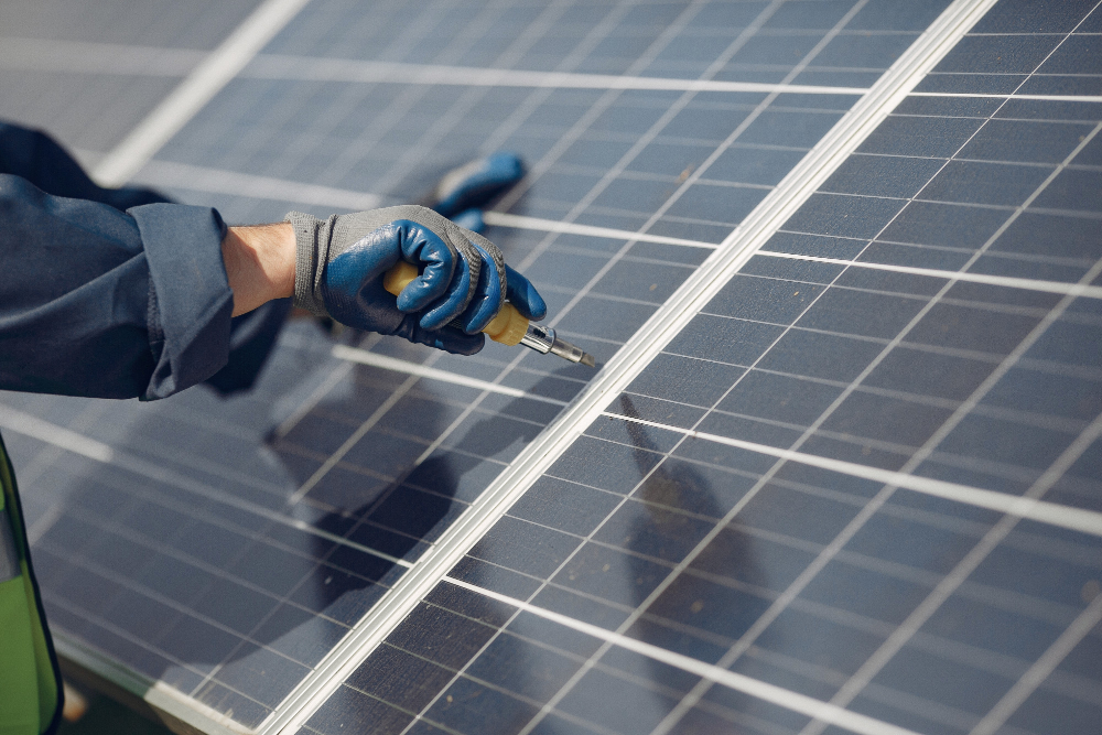 Solar electrician Sydney inspecting rooftop panels for low power output